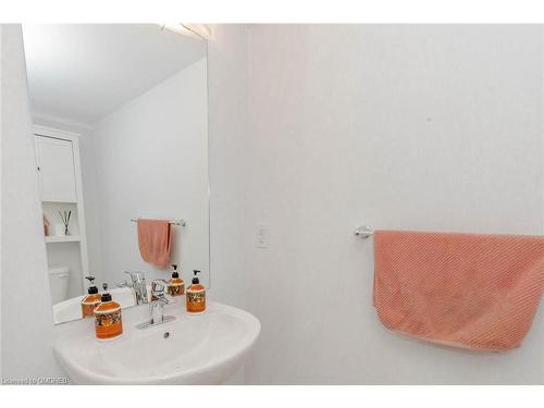 7711 Redbud Lane, Niagara Falls, ON - Indoor Photo Showing Bathroom