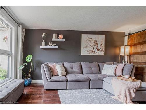 96 Montana Crescent, Kitchener, ON - Indoor Photo Showing Living Room