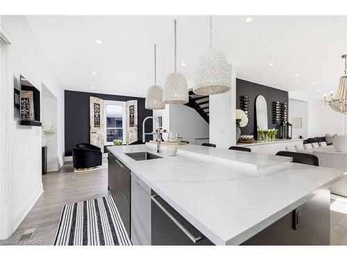 103 Victoria Street, Milton, ON - Indoor Photo Showing Kitchen With Upgraded Kitchen