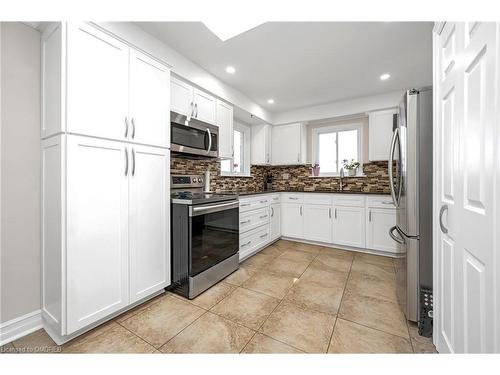 2405 Amblecote Lane, Burlington, ON - Indoor Photo Showing Kitchen With Upgraded Kitchen