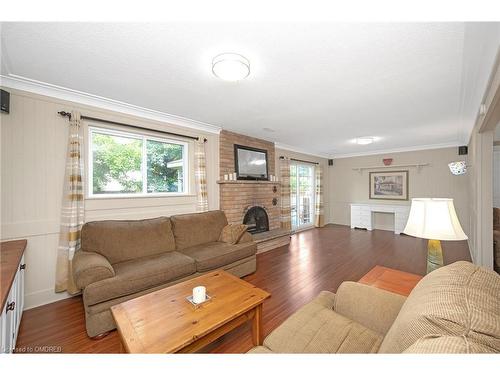 2405 Amblecote Lane, Burlington, ON - Indoor Photo Showing Living Room