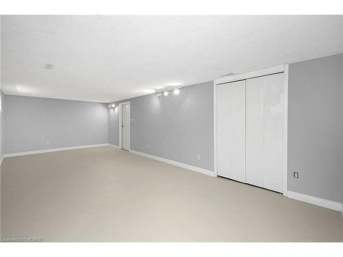 2405 Amblecote Lane, Burlington, ON - Indoor Photo Showing Other Room