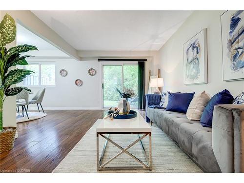 6-453 Woodview Road, Burlington, ON - Indoor Photo Showing Living Room