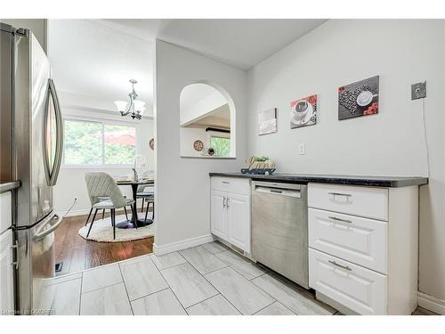 6-453 Woodview Road, Burlington, ON - Indoor Photo Showing Kitchen