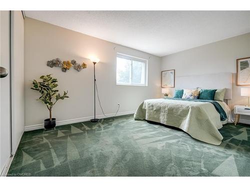 6-453 Woodview Road, Burlington, ON - Indoor Photo Showing Bedroom