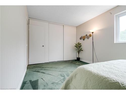 6-453 Woodview Road, Burlington, ON - Indoor Photo Showing Bedroom