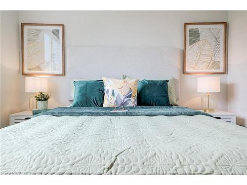 6-453 Woodview Road, Burlington, ON - Indoor Photo Showing Bedroom