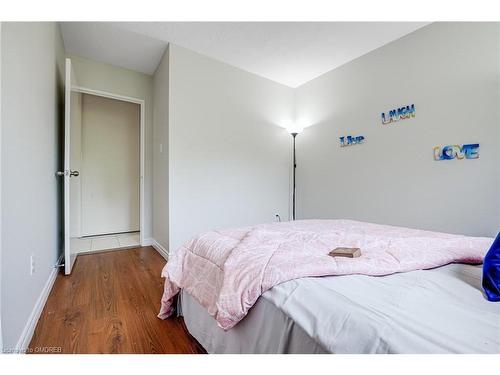 6-453 Woodview Road, Burlington, ON - Indoor Photo Showing Bedroom