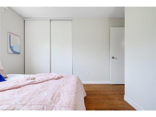 6-453 Woodview Road, Burlington, ON - Indoor Photo Showing Bedroom