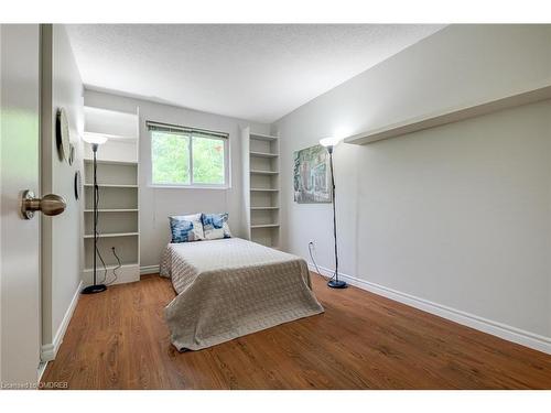 6-453 Woodview Road, Burlington, ON - Indoor Photo Showing Bedroom