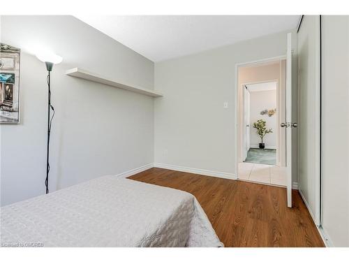 6-453 Woodview Road, Burlington, ON - Indoor Photo Showing Bedroom