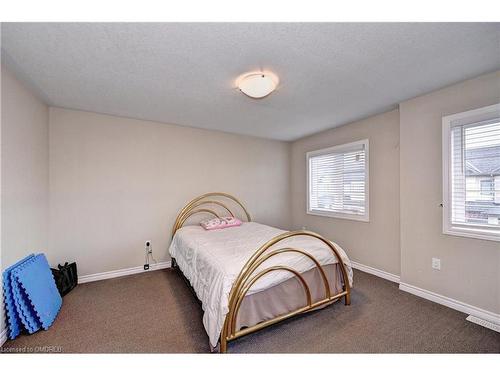 17-324 Equestrian Way, Cambridge, ON - Indoor Photo Showing Bedroom