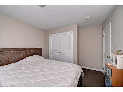 17-324 Equestrian Way, Cambridge, ON - Indoor Photo Showing Bedroom