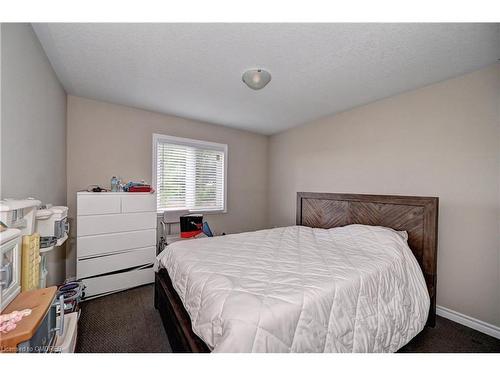 17-324 Equestrian Way, Cambridge, ON - Indoor Photo Showing Bedroom