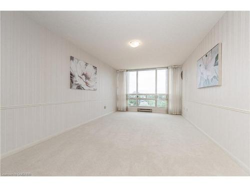 801-2180 Marine Drive, Oakville, ON - Indoor Photo Showing Other Room