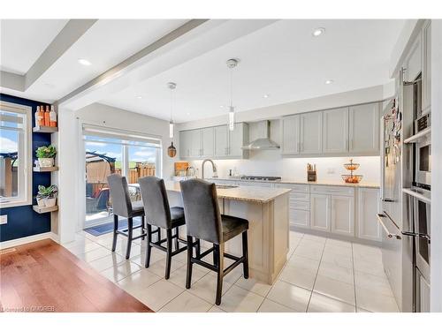 35-1000 Asleton Boulevard, Milton, ON - Indoor Photo Showing Kitchen With Upgraded Kitchen