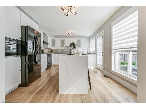 2378 Proudfoot Trail, Oakville, ON - Indoor Photo Showing Kitchen With Upgraded Kitchen