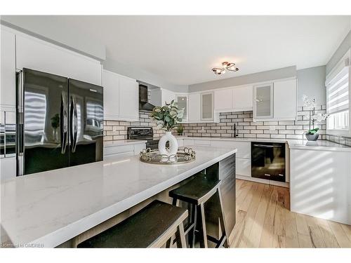 2378 Proudfoot Trail, Oakville, ON - Indoor Photo Showing Kitchen With Upgraded Kitchen