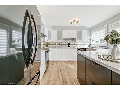 2378 Proudfoot Trail, Oakville, ON - Indoor Photo Showing Kitchen With Upgraded Kitchen