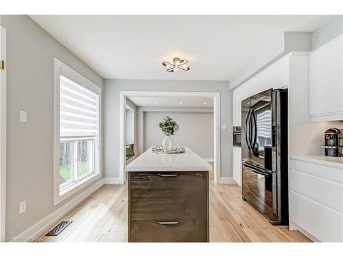 2378 Proudfoot Trail, Oakville, ON - Indoor Photo Showing Kitchen