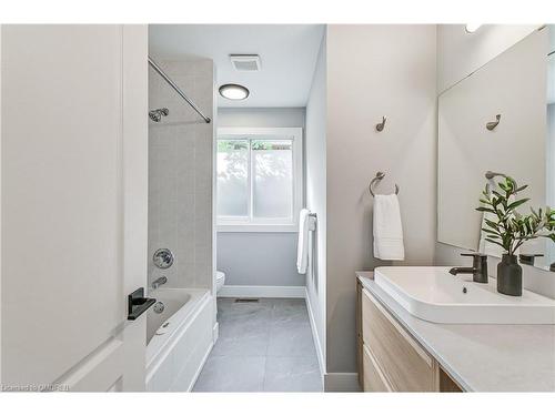 2378 Proudfoot Trail, Oakville, ON - Indoor Photo Showing Bathroom