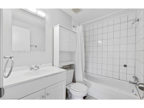 4-261 Queen Street, Sarnia, ON - Indoor Photo Showing Bathroom