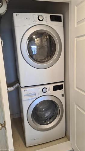 42 Wheat Lane, Kitchener, ON - Indoor Photo Showing Laundry Room