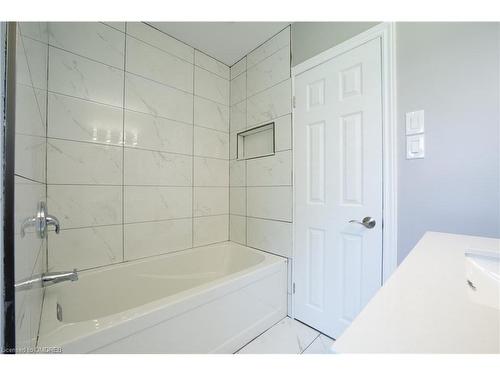 3223 Dorchester Road, Niagara Falls, ON - Indoor Photo Showing Bathroom