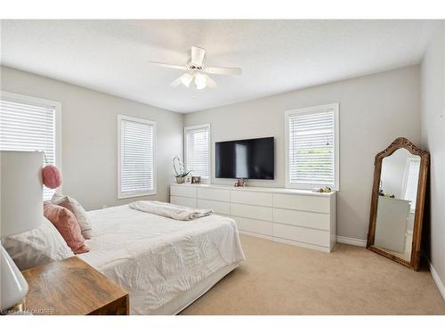 44-300 Ravineview Way, Oakville, ON - Indoor Photo Showing Bedroom