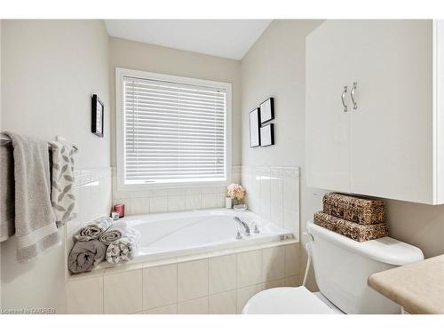 44-300 Ravineview Way, Oakville, ON - Indoor Photo Showing Bathroom