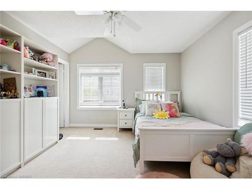 44-300 Ravineview Way, Oakville, ON - Indoor Photo Showing Bedroom