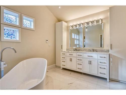 4172 Lakeshore Road, Burlington, ON - Indoor Photo Showing Bathroom