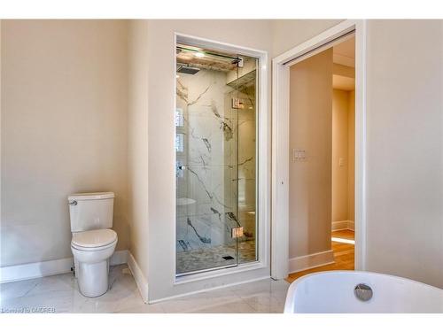 4172 Lakeshore Road, Burlington, ON - Indoor Photo Showing Bathroom