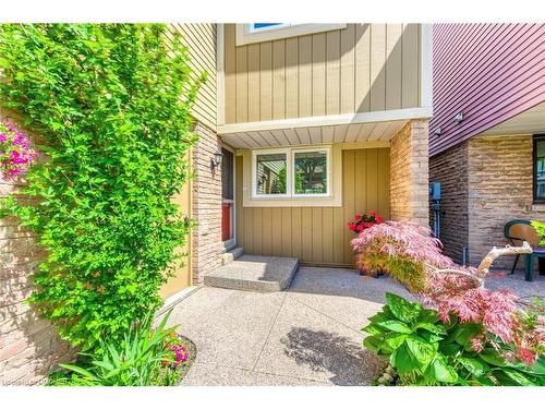 30-1580 Lancaster Drive, Oakville, ON - Outdoor