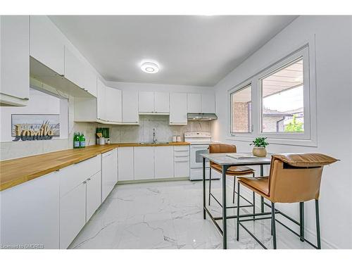 30-1580 Lancaster Drive, Oakville, ON - Indoor Photo Showing Kitchen