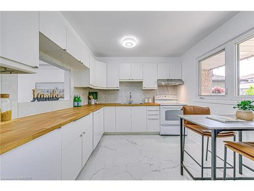 30-1580 Lancaster Drive, Oakville, ON - Indoor Photo Showing Kitchen With Double Sink