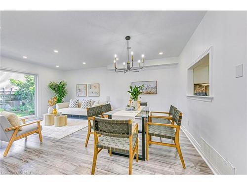 30-1580 Lancaster Drive, Oakville, ON - Indoor Photo Showing Dining Room