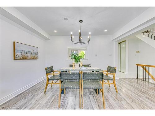 30-1580 Lancaster Drive, Oakville, ON - Indoor Photo Showing Living Room