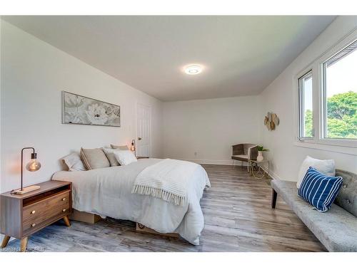 30-1580 Lancaster Drive, Oakville, ON - Indoor Photo Showing Bedroom