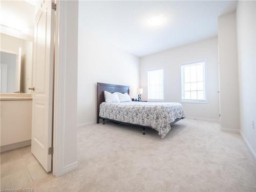 31-8317 Mulberry Drive, Niagara Falls, ON - Indoor Photo Showing Bedroom