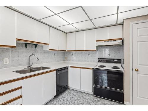 58-391 Stone Church Road E, Hamilton, ON - Indoor Photo Showing Kitchen With Double Sink