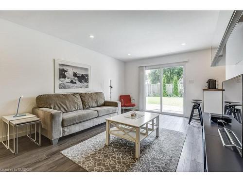 50 Beamer Avenue, St. Catharines, ON - Indoor Photo Showing Living Room