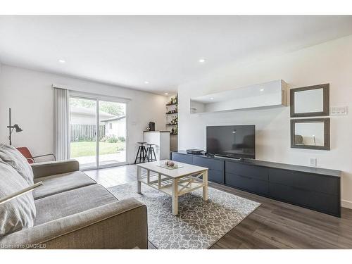 50 Beamer Avenue, St. Catharines, ON - Indoor Photo Showing Living Room