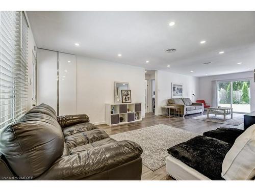 50 Beamer Avenue, St. Catharines, ON - Indoor Photo Showing Living Room