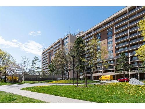 914-2929 Aquitaine Avenue, Mississauga, ON - Outdoor With Balcony With Facade