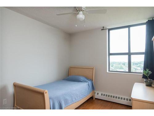 914-2929 Aquitaine Avenue, Mississauga, ON - Indoor Photo Showing Bedroom