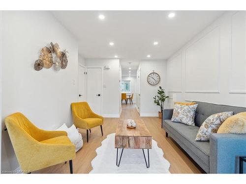 31 Rivers Edge Drive, Toronto, ON - Indoor Photo Showing Living Room