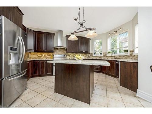 730 Dolby Crescent, Milton, ON - Indoor Photo Showing Kitchen