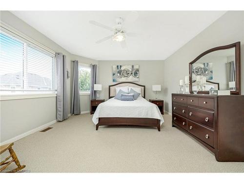 730 Dolby Crescent, Milton, ON - Indoor Photo Showing Bedroom