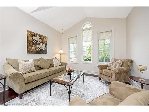 730 Dolby Crescent, Milton, ON - Indoor Photo Showing Living Room